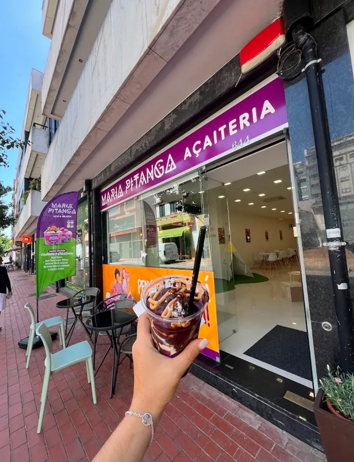 Loja Maria Pitanga em Espinho, com esplanada na rua